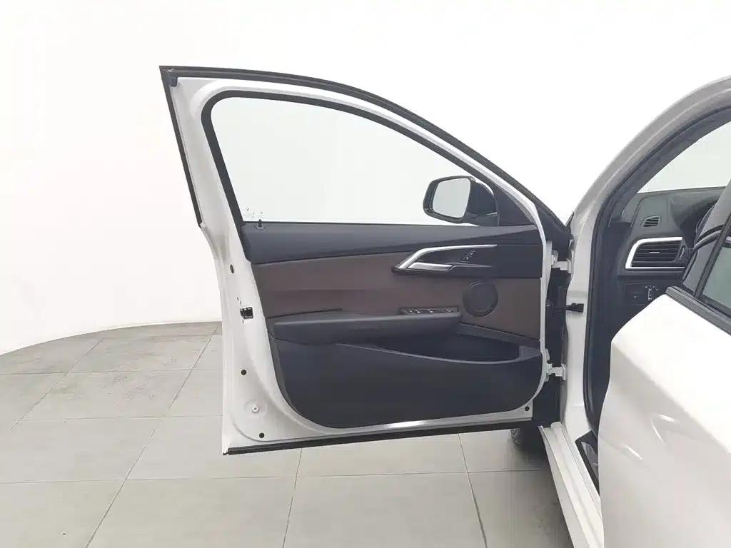 2019 BMW 1 Series 120i Leading M Sport Package — миниатюра 8