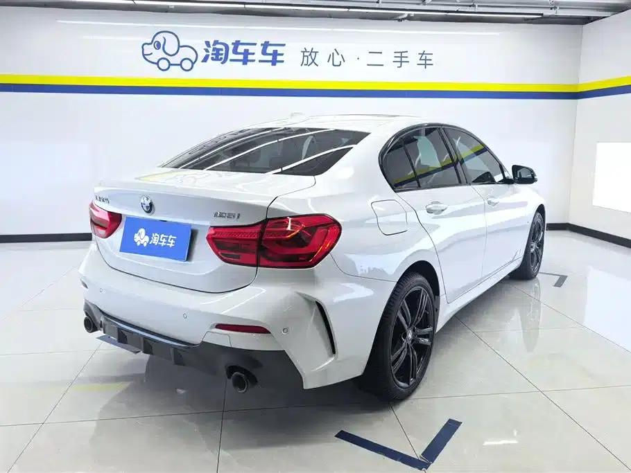 2022 BMW 1 Series 125i M Sport Shadow Edition — миниатюра 3