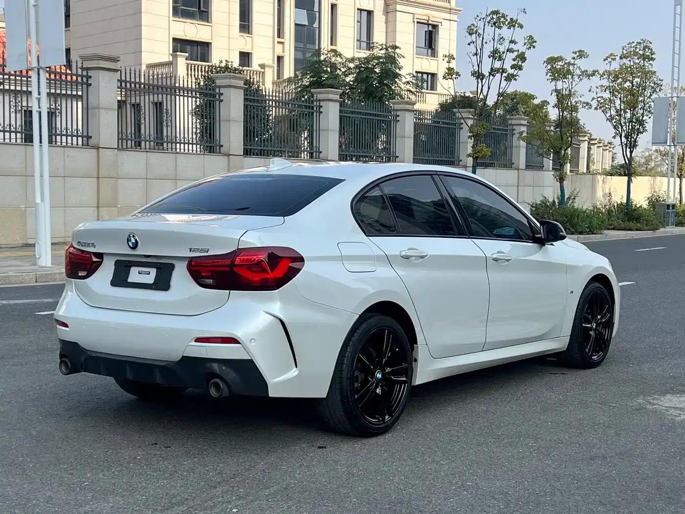 BMW 1 Series 2023 125i M Sport Shadow Edition — миниатюра 7