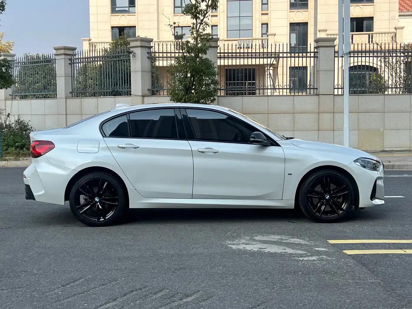 BMW 1 Series 2023 125i M Sport Shadow Edition — миниатюра 8