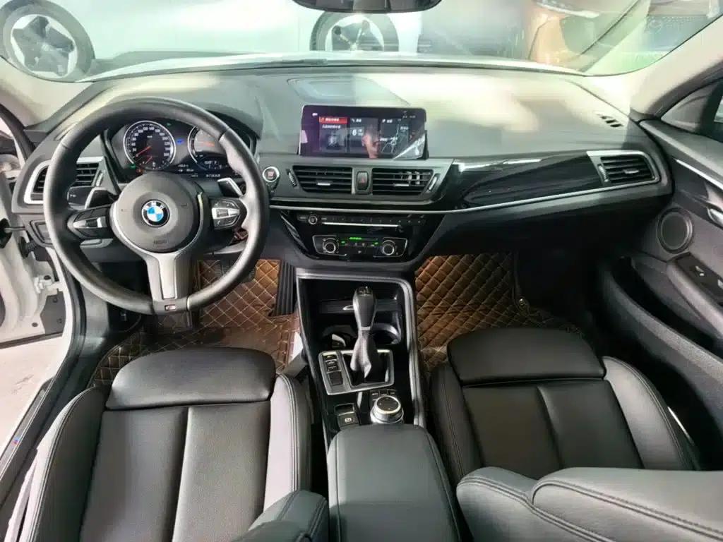 2019 BMW 1 Series 120i Leading M Sport Package — миниатюра 10
