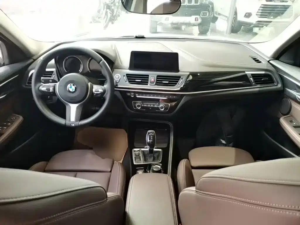 2020 BMW 1 Series 120i M Sport Package — миниатюра 10