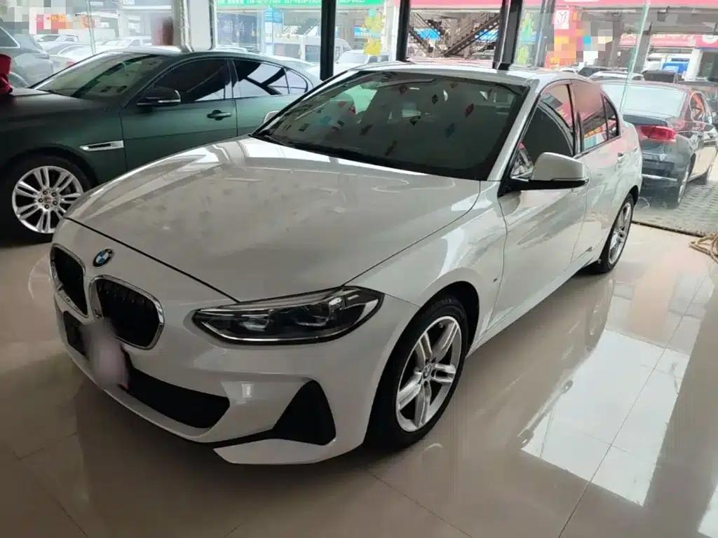 2020 BMW 1 Series 120i M Sport Package — миниатюра 1