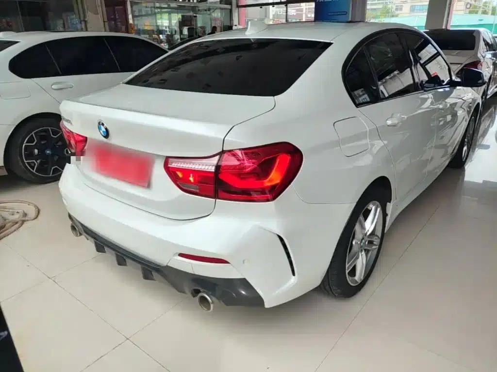 2020 BMW 1 Series 120i M Sport Package — миниатюра 6