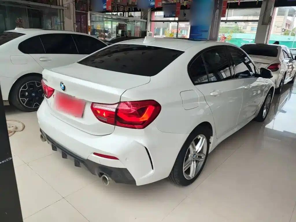 2020 BMW 1 Series 120i M Sport Package — миниатюра 7