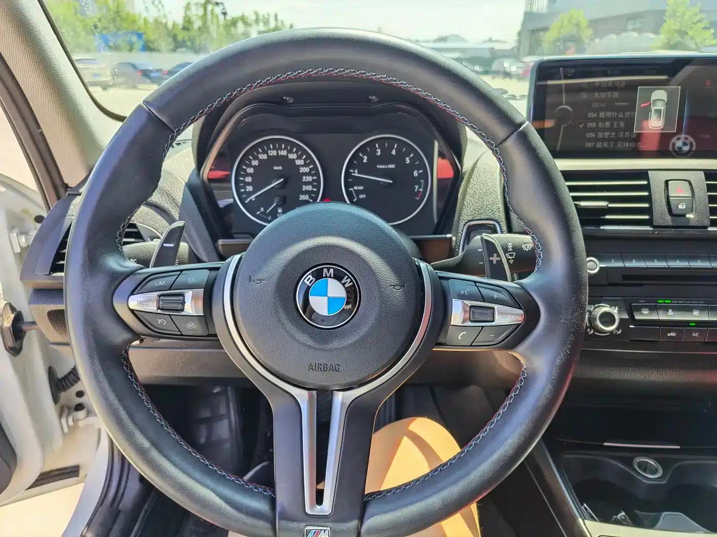 2013 BMW 1 Series (Imported) Facelift 116i Leading Edition — миниатюра 8