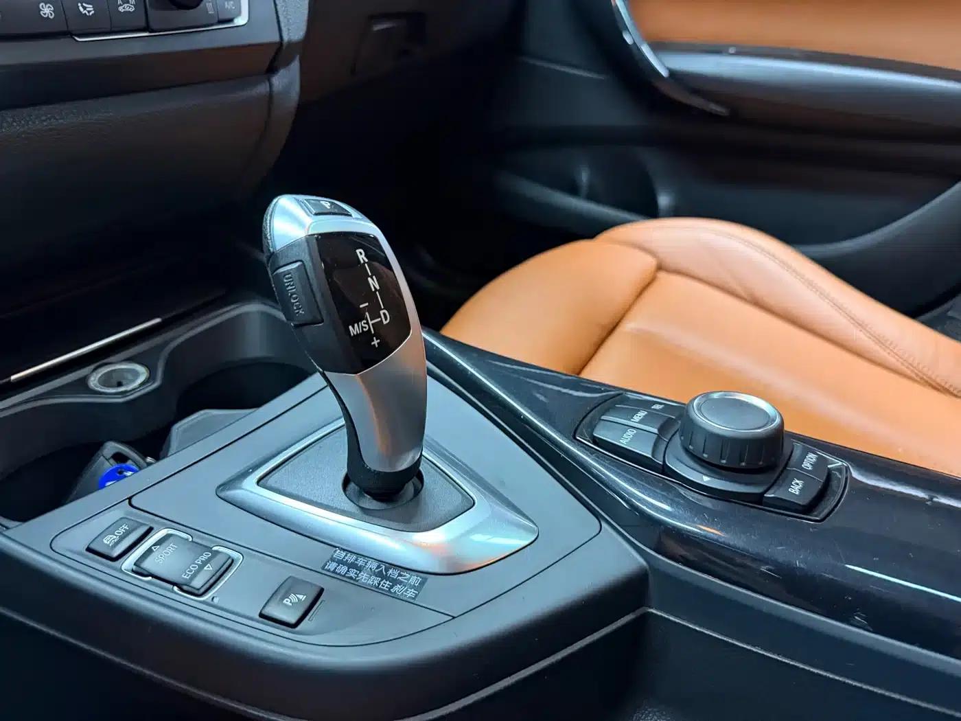 2013 BMW 1 Series (Imported) Facelift 118i Sport — миниатюра 14