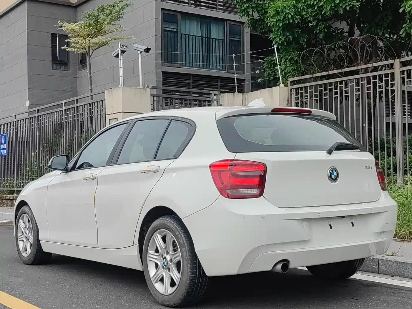 2013 BMW 1 Series (Imported) Facelift 116i Leading Edition — миниатюра 3