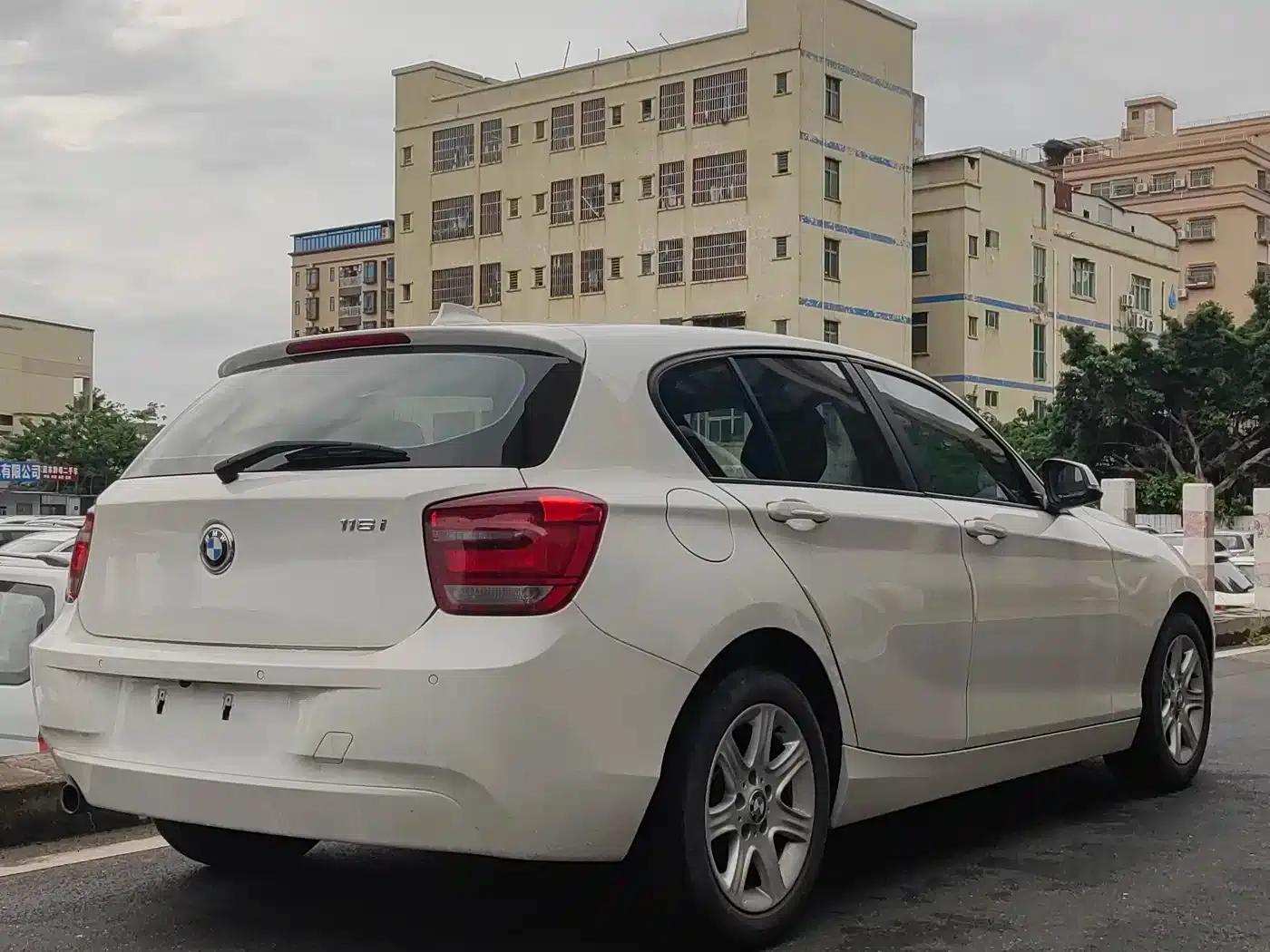2013 BMW 1 Series (Imported) Facelift 116i Leading Edition — миниатюра 5