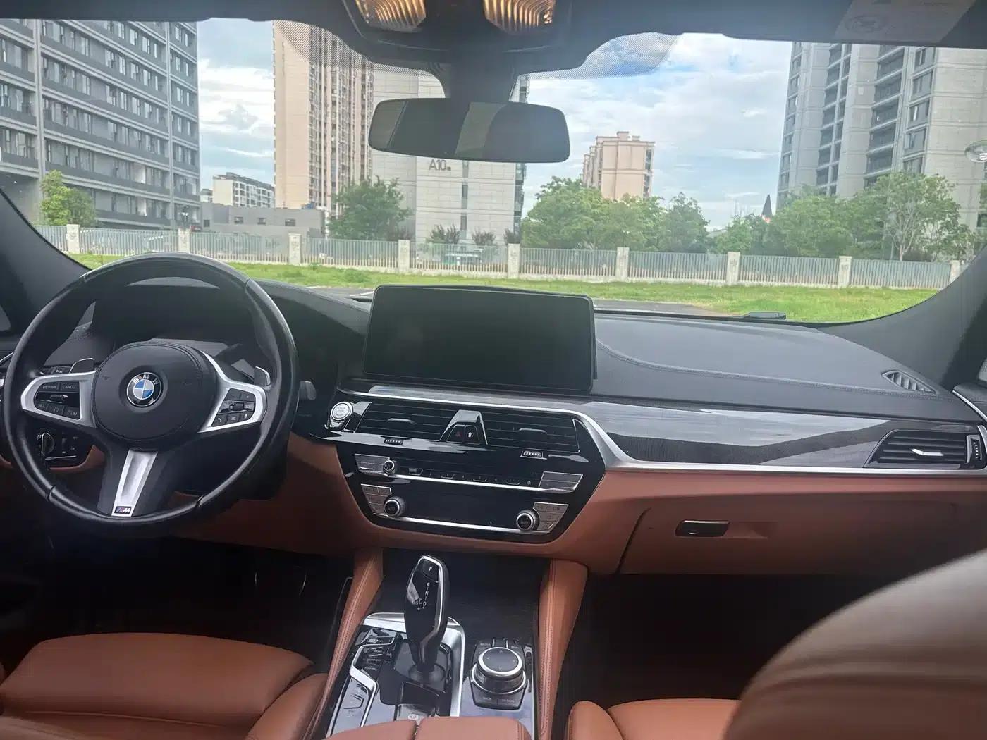 2022 BMW 6 Series GT 630i M Sport Package — миниатюра 8
