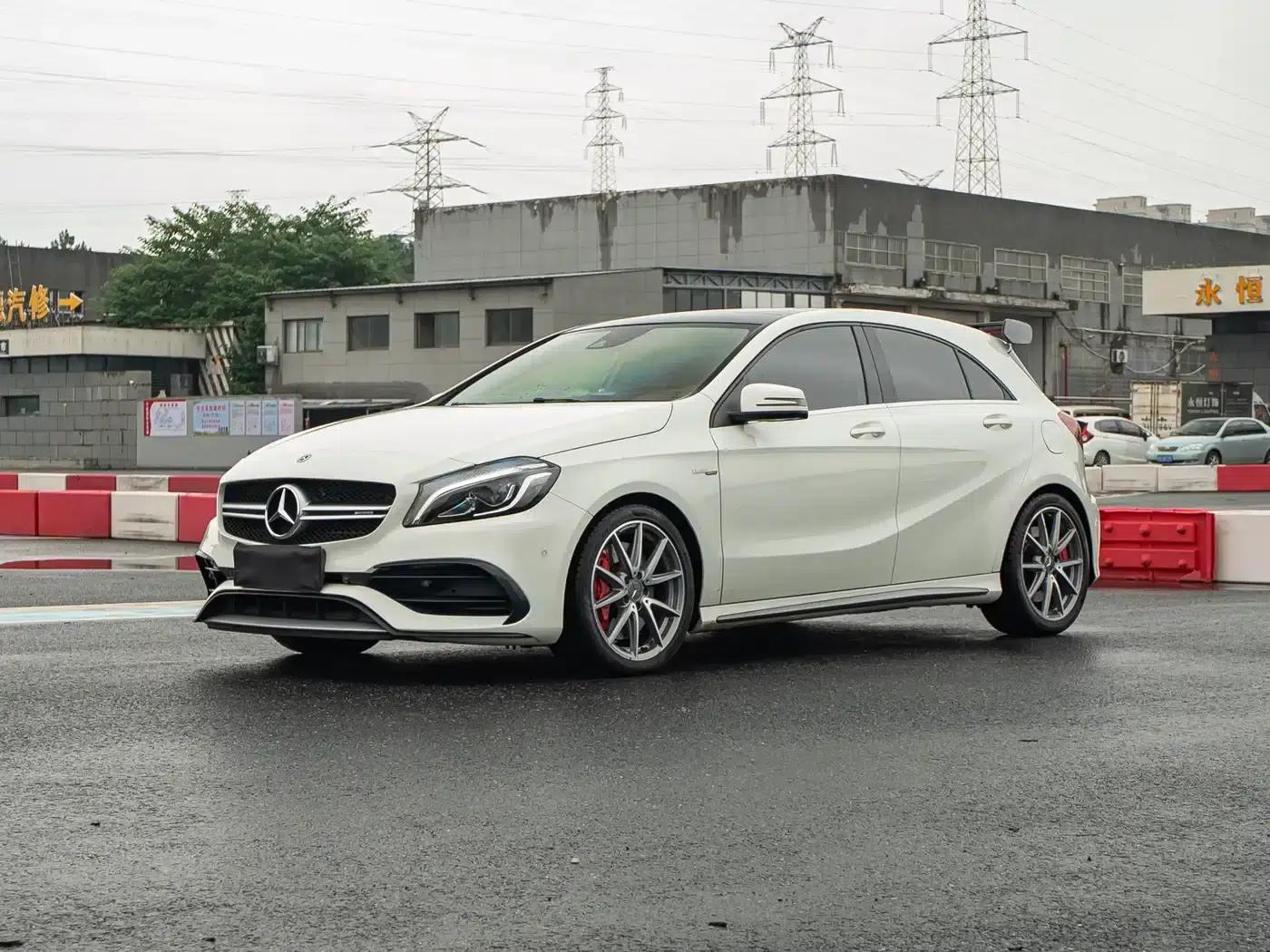 2016 Mercedes-Benz A-Class AMG (Imported) AMG A 45 4MATIC — миниатюра 1
