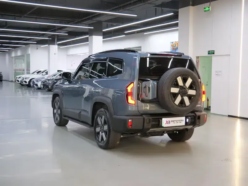 Dark Blue G318 2024 Model, Two-Wheel Drive, Air Suspension Version — миниатюра 5
