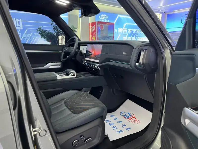 Dark Blue G318 2024 Model, 4WD Air Suspension Version — миниатюра 7