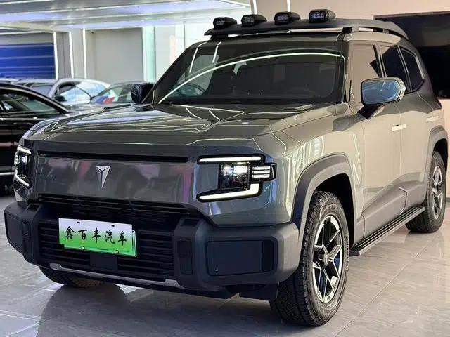 Dark Blue G318 2024 Model, 4WD Air Suspension Version