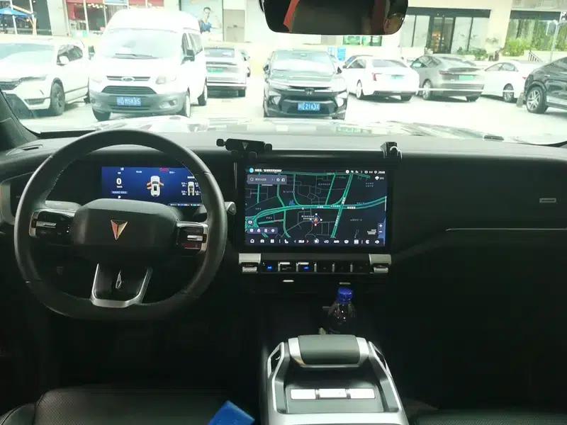Dark Blue G318 2024 Model, Two-Wheel Drive, Air Suspension Version — миниатюра 10