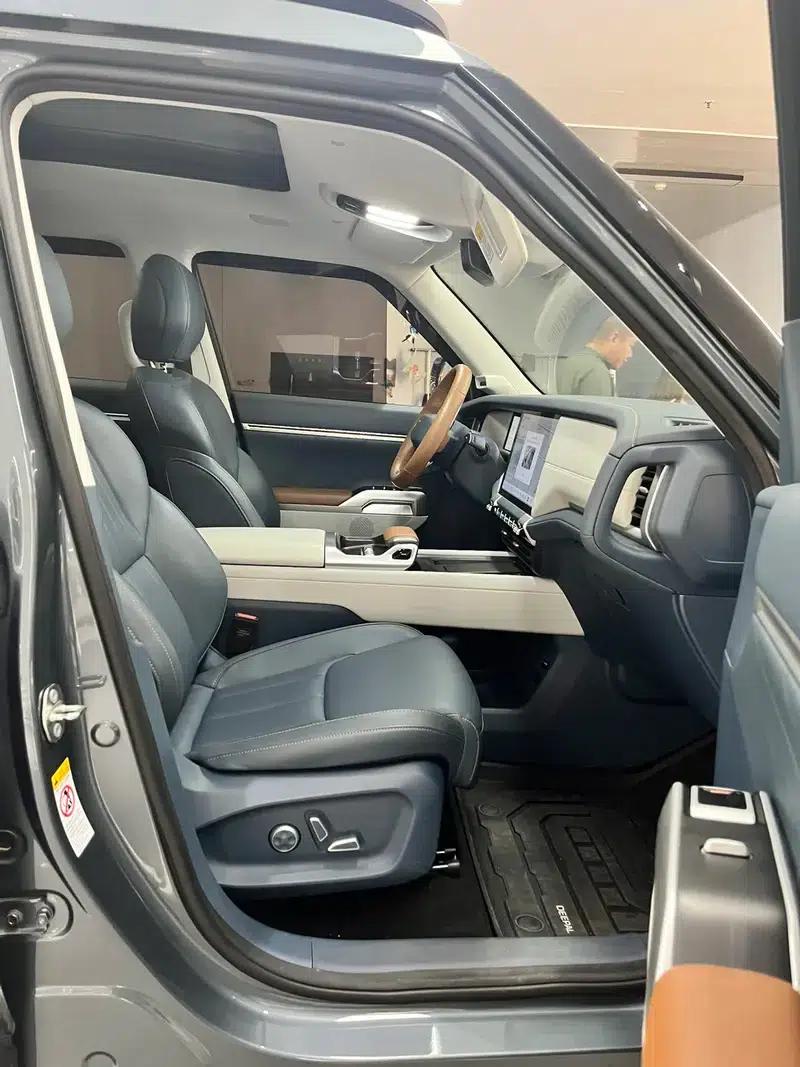 Dark Blue G318 2024 Model, 4WD Air Suspension Version — миниатюра 8