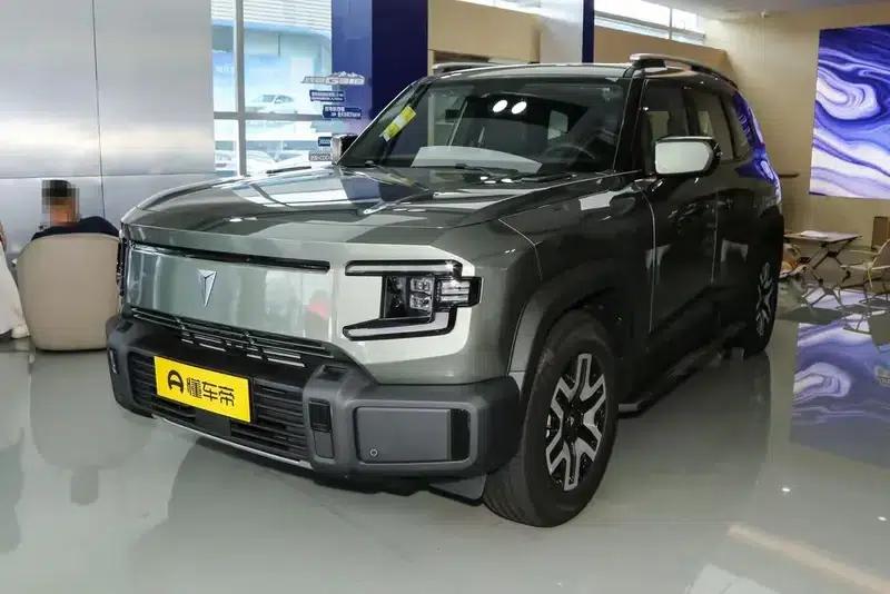 Dark Blue G318 2024 Model, Two-Wheel Drive, Air Suspension Version — миниатюра 1