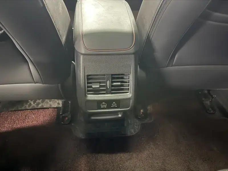 Sihao X8 PLUS 2022 1.5TGDI DCT Smart Home Edition 6/7 Seats — миниатюра 6