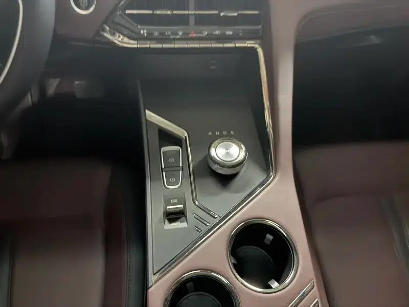 Sihao X8 PLUS 2022 1.5TGDI DCT Smart Home Edition 6/7 Seats — миниатюра 9