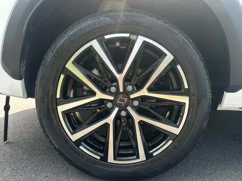 Sihao X8 PLUS 2022 1.5TGDI DCT Smart Home Edition 6/7 Seats — миниатюра 7