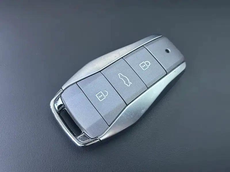 Sihao X8 PLUS 2022 1.5TGDI DCT Smart Home Edition 6/7 Seats — миниатюра 11