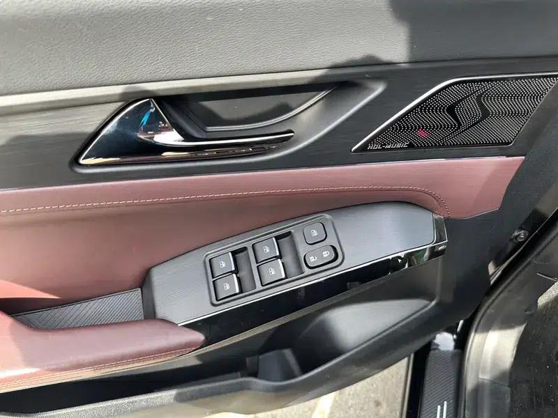 Sihao X8 PLUS 2022 1.5TGDI DCT Smart Edition 6/7 Seats — миниатюра 21