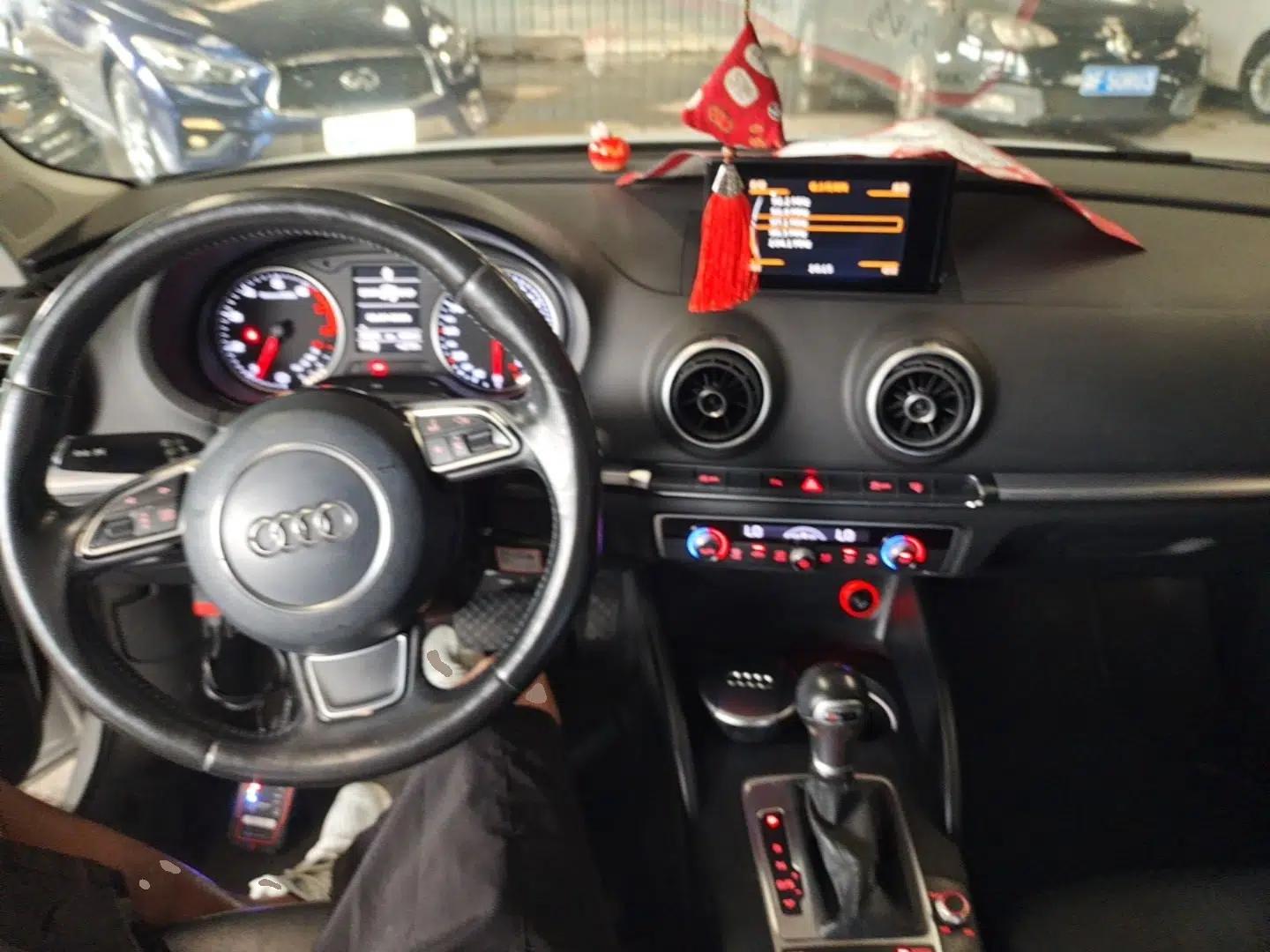 Audi A3 2015 Sportback 35 TFSI Millionth Anniversary Comfort Model — миниатюра 12