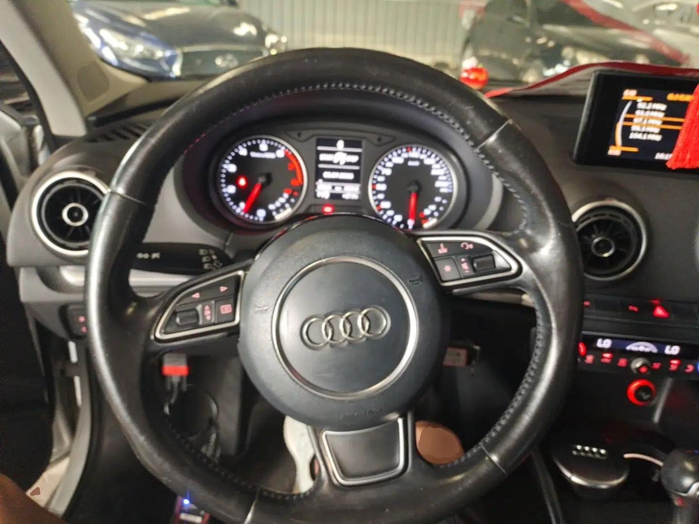 Audi A3 2015 Sportback 35 TFSI Millionth Anniversary Comfort Model — миниатюра 13