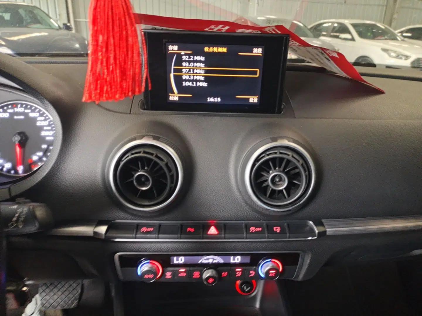 Audi A3 2015 Sportback 35 TFSI Millionth Anniversary Comfort Model — миниатюра 15