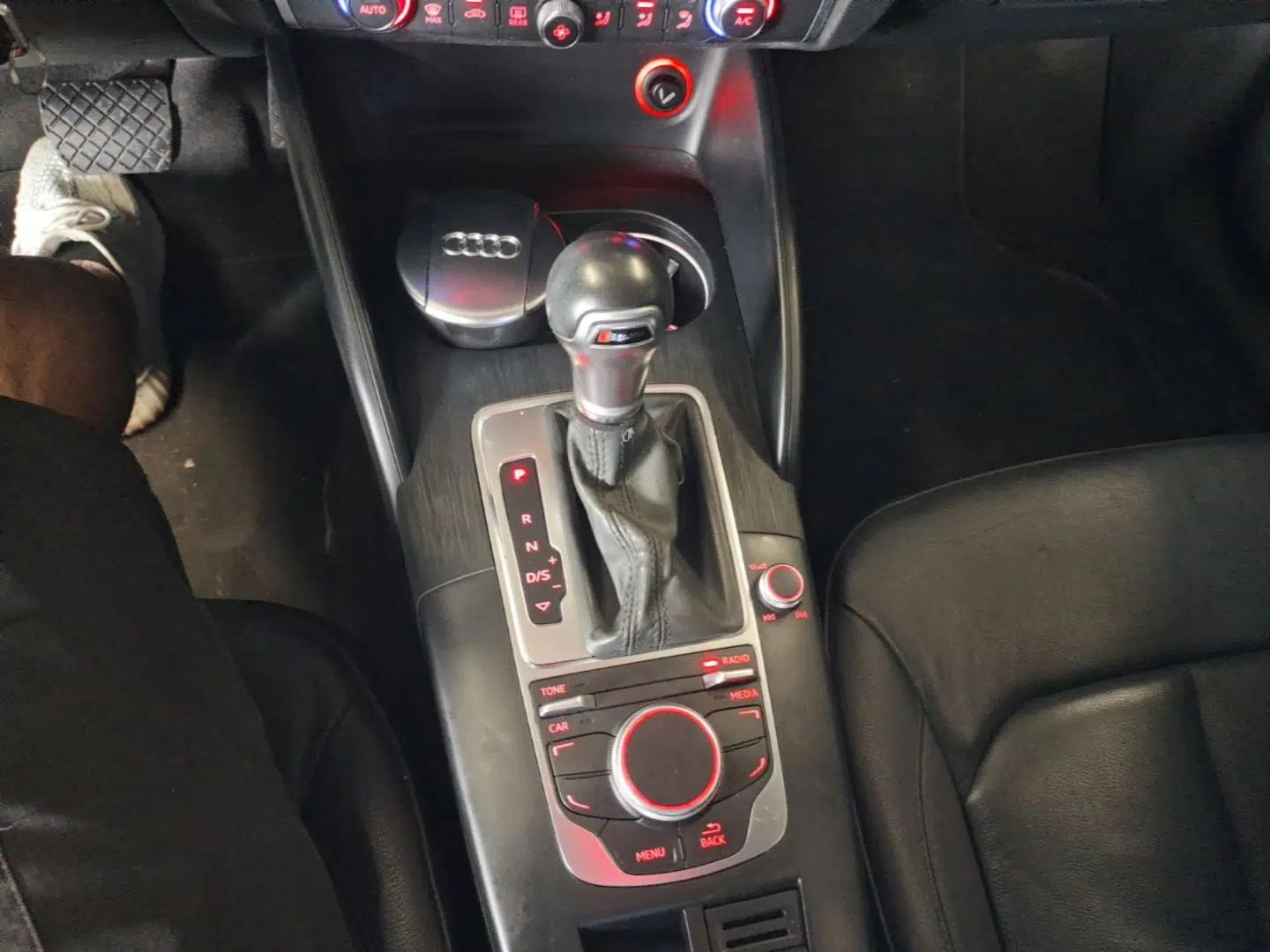 Audi A3 2015 Sportback 35 TFSI Millionth Anniversary Comfort Model — миниатюра 16