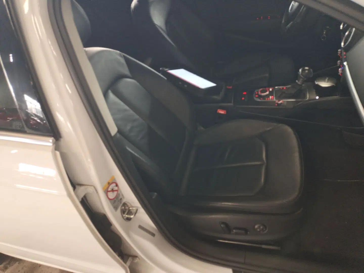Audi A3 2015 Sportback 35 TFSI Millionth Anniversary Comfort Model — миниатюра 19