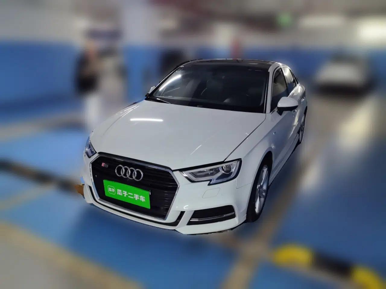 Audi A3 2018 30th Anniversary Edition Limousine 35 TFSI Fashion Model — миниатюра 1