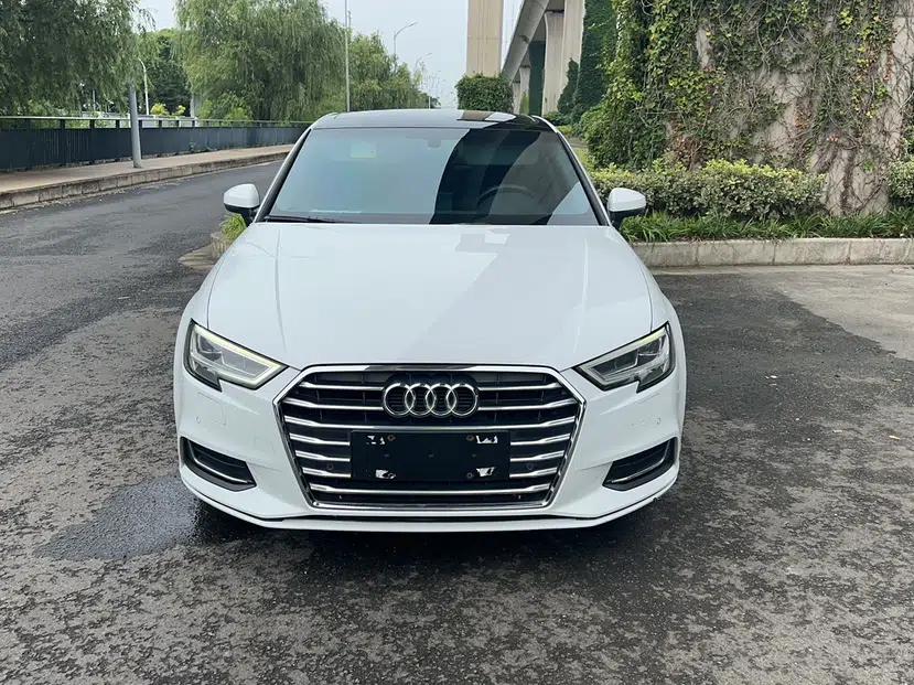 Audi A3 2018 30th Anniversary Edition Limousine 35 TFSI Style Model — миниатюра 12