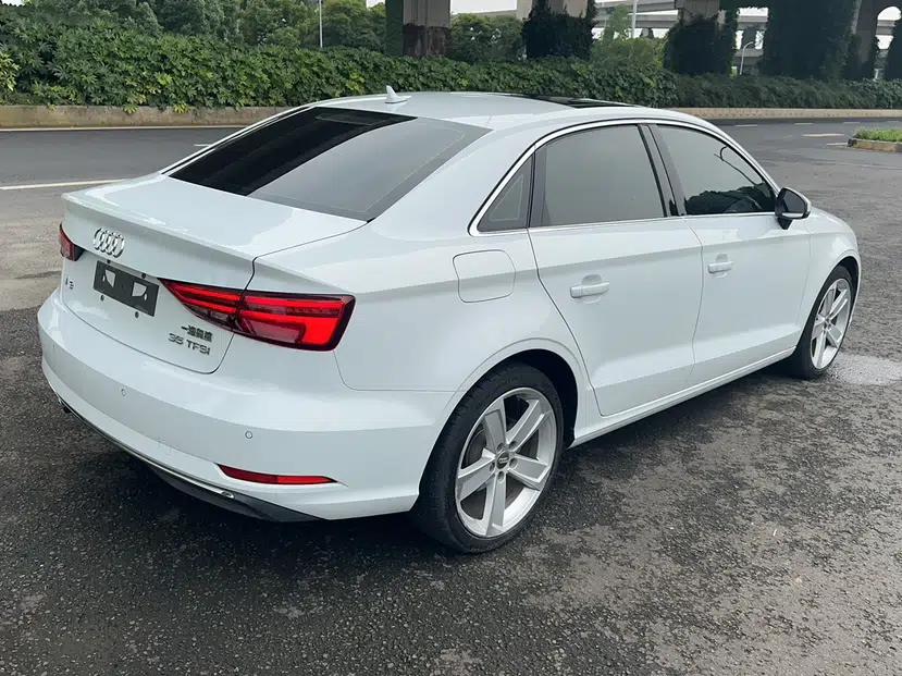 Audi A3 2018 30th Anniversary Edition Limousine 35 TFSI Style Model — миниатюра 13