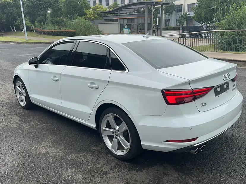Audi A3 2018 30th Anniversary Edition Limousine 35 TFSI Style Model — миниатюра 15