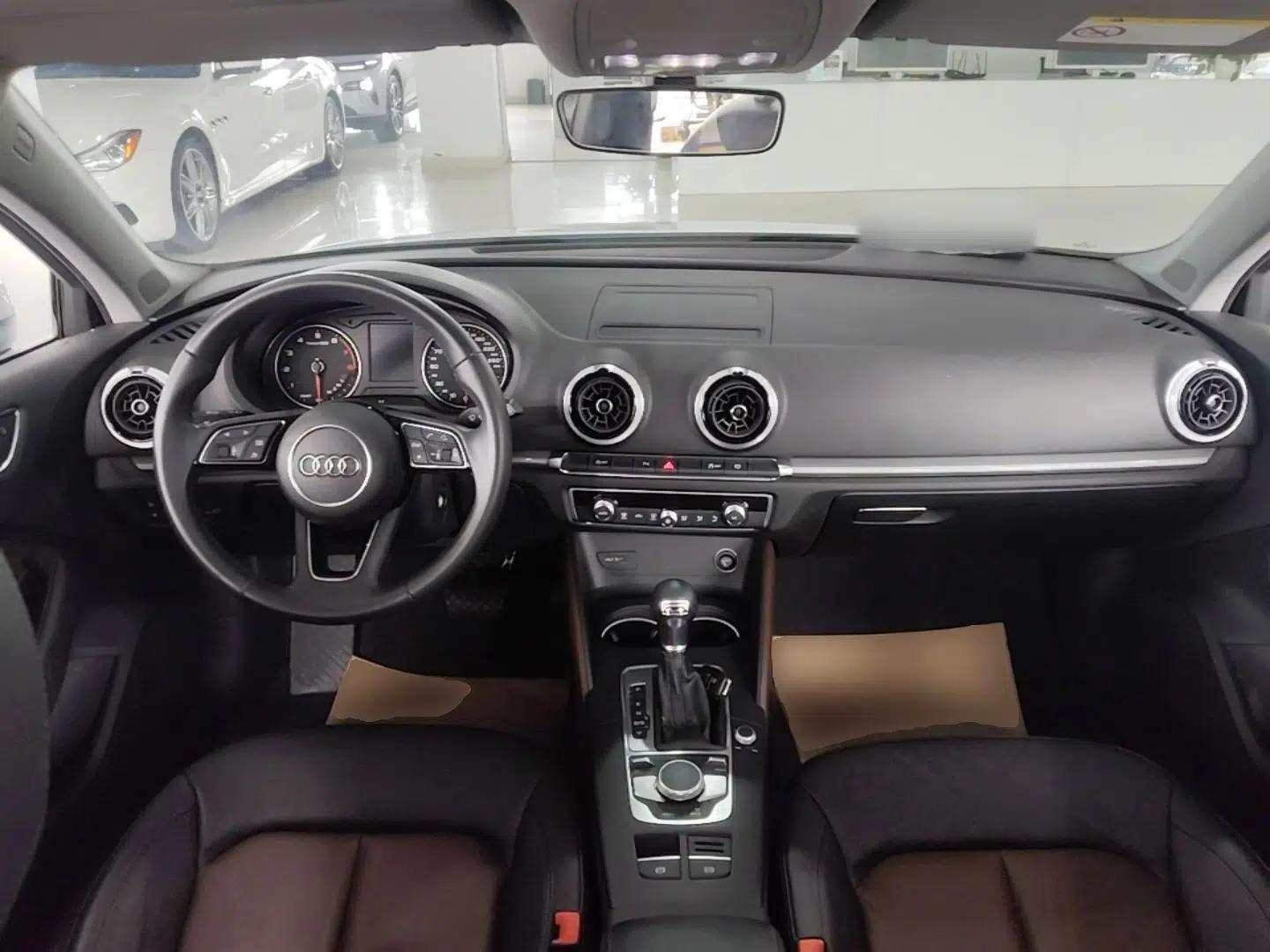 Audi A3 2018 30th Anniversary Edition Limousine 35 TFSI Style Model — миниатюра 18