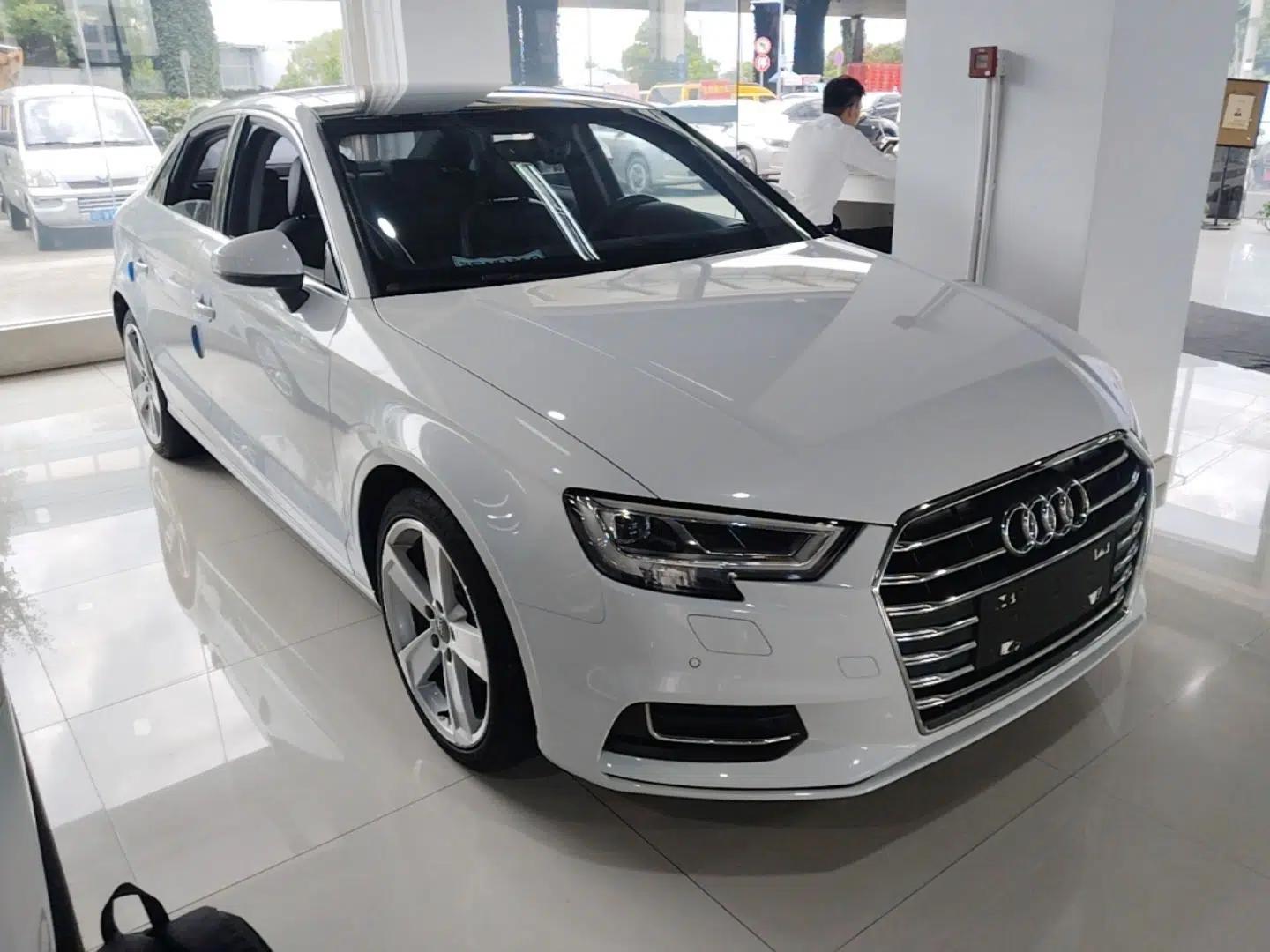 Audi A3 2018 30th Anniversary Edition Limousine 35 TFSI Style Model — миниатюра 3