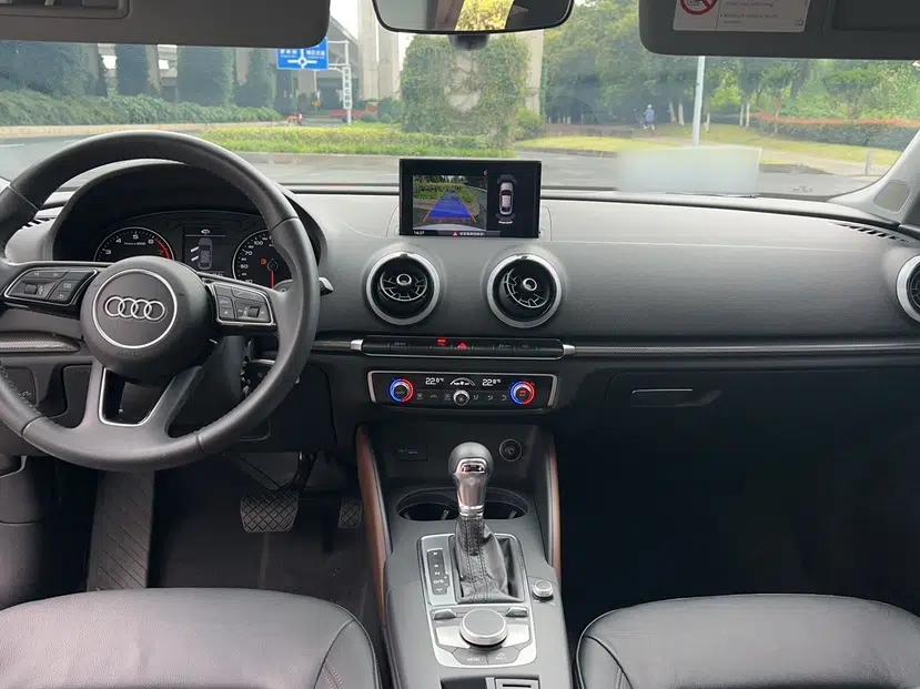 Audi A3 2018 30th Anniversary Edition Limousine 35 TFSI Style Model — миниатюра 32