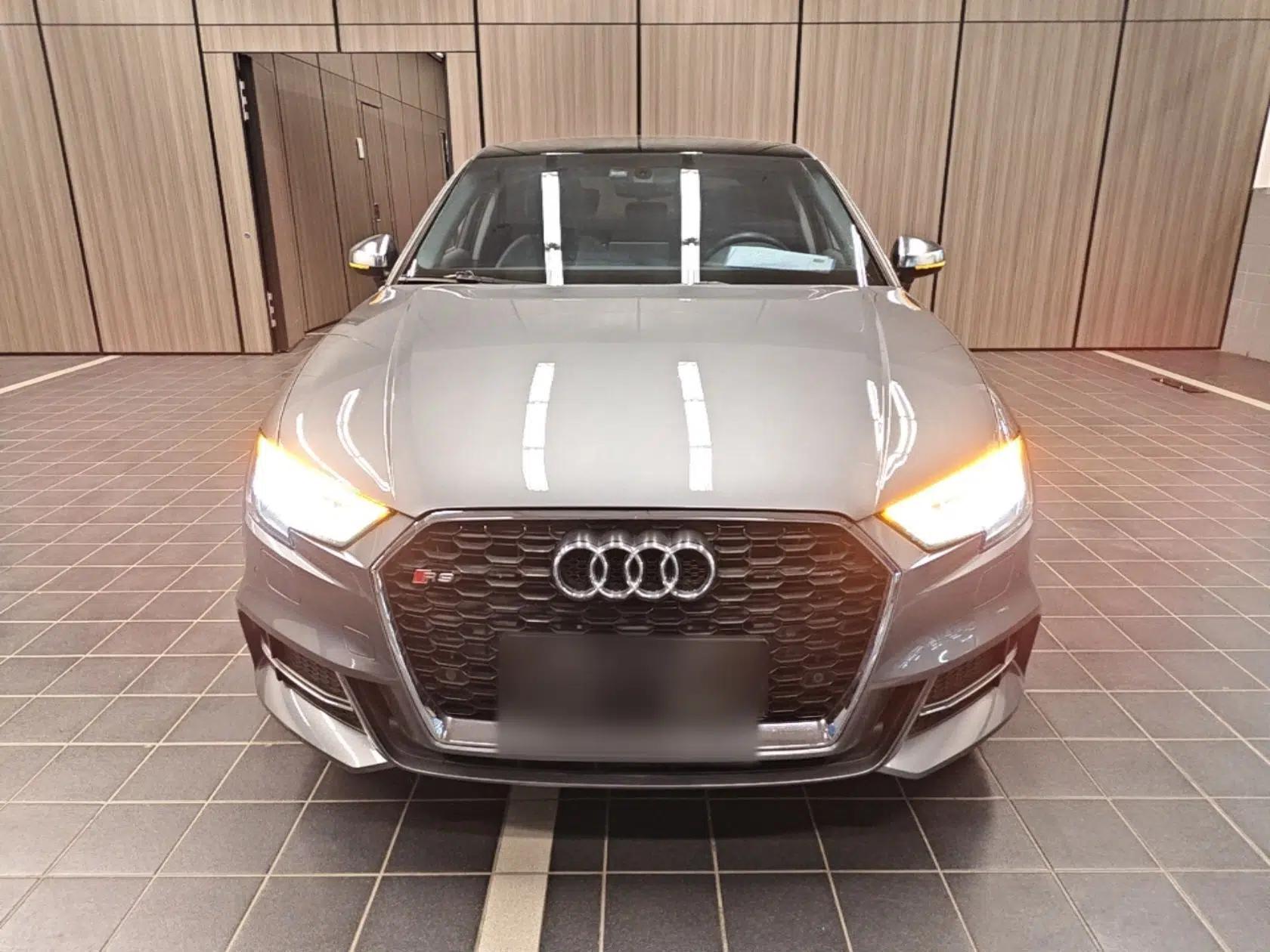 Audi A3 2018 30th Anniversary Edition Limousine 35 TFSI Sport Model — миниатюра 2