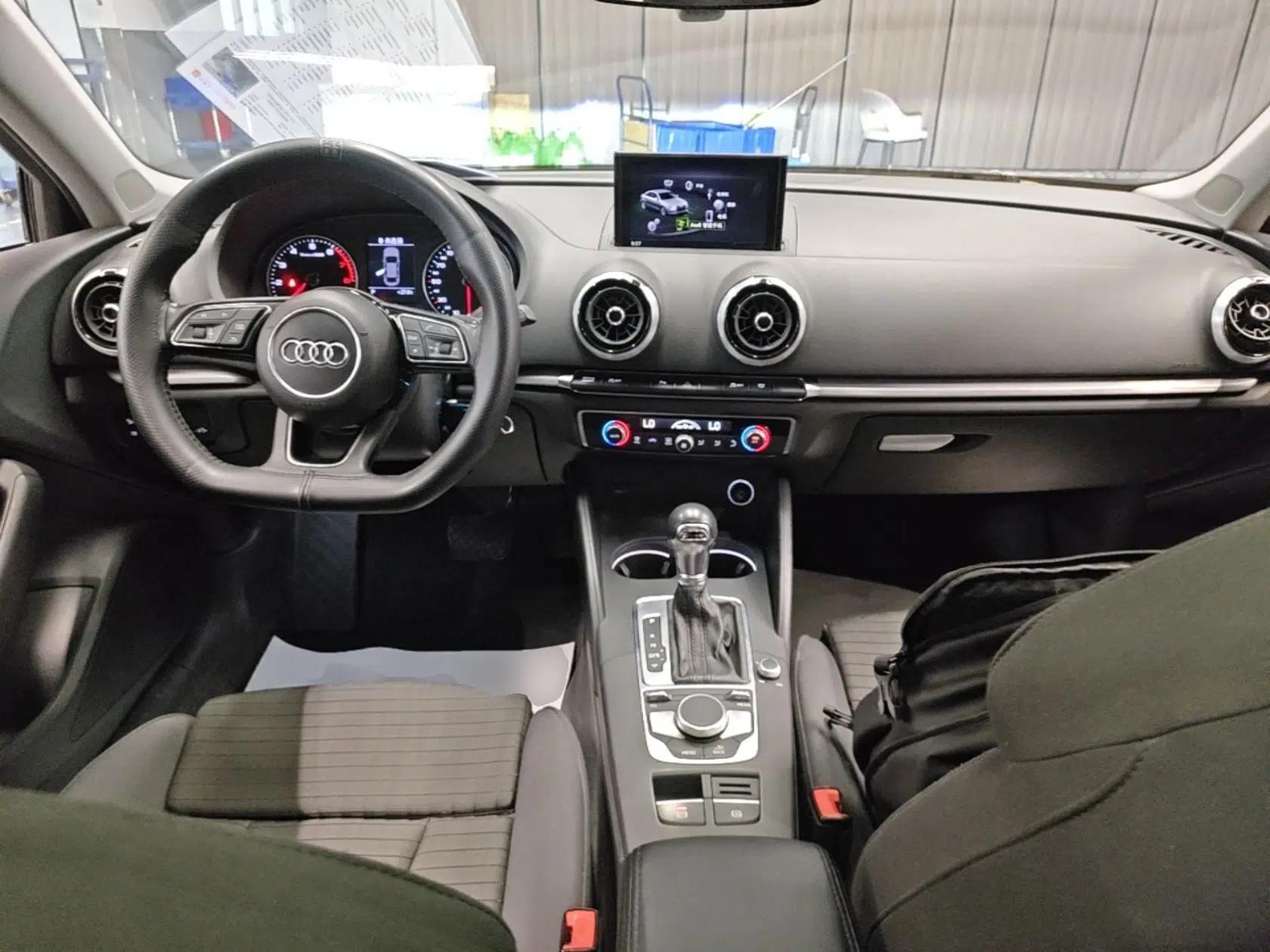 Audi A3 2018 30th Anniversary Edition Limousine 35 TFSI Sport Model — миниатюра 12