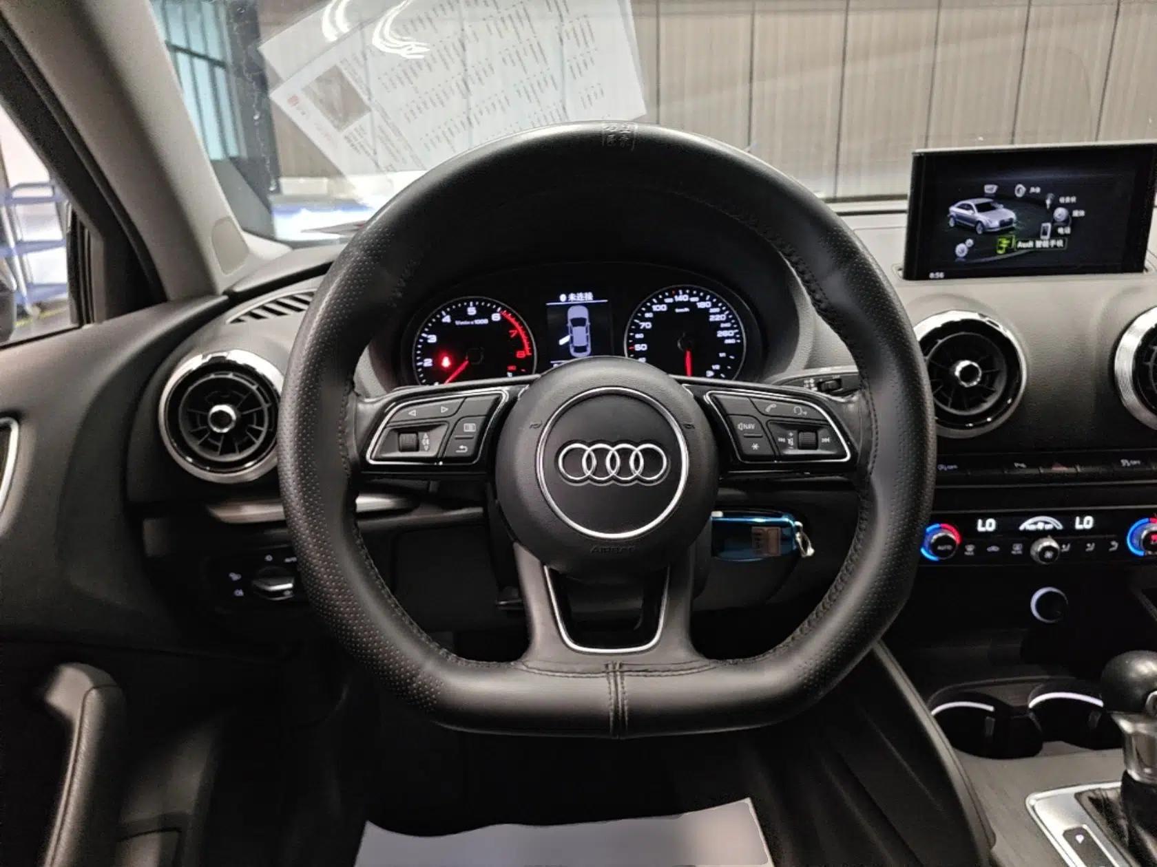 Audi A3 2018 30th Anniversary Edition Limousine 35 TFSI Sport Model — миниатюра 13