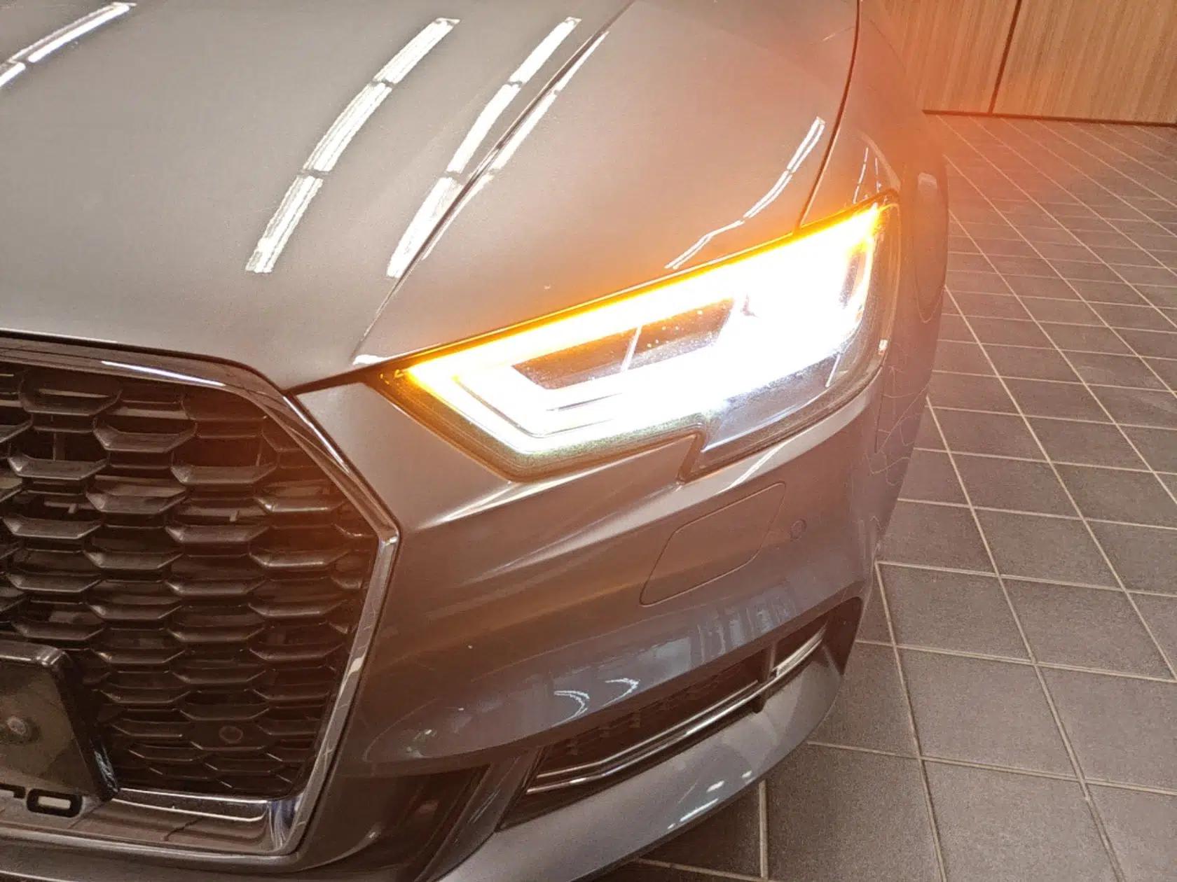 Audi A3 2018 30th Anniversary Edition Limousine 35 TFSI Sport Model — миниатюра 8