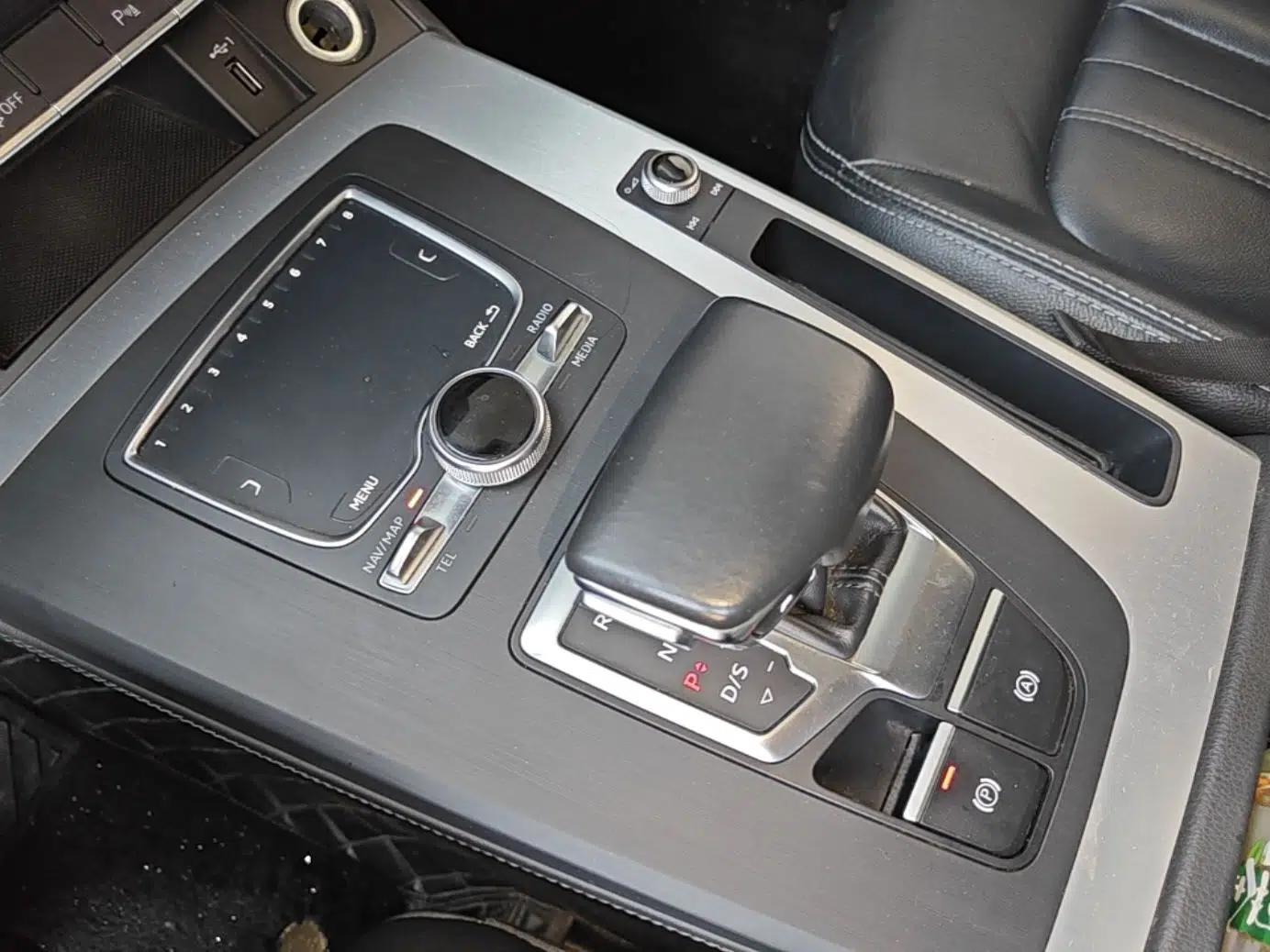 Audi Q5L 2020 Updated 40 TFSI Prestige Fashion Edition — миниатюра 16