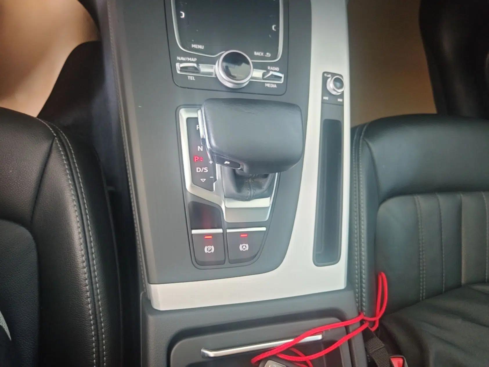 Audi Q5L 2020 Updated 40 TFSI Prestige Fashion Edition — миниатюра 16