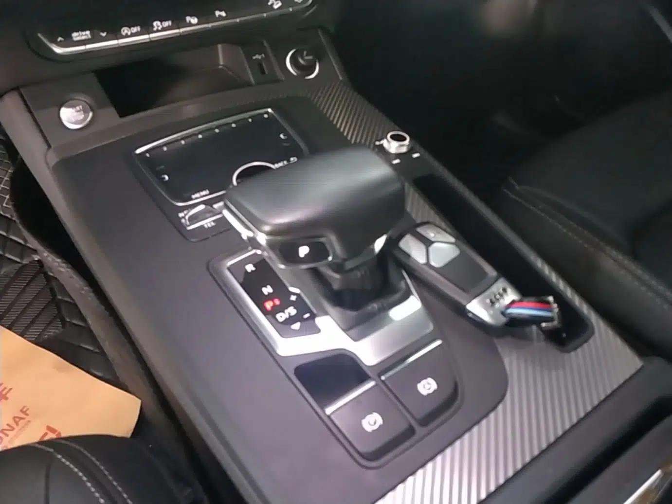 Audi Q5L 2020 45 TFSI Prestige Fashion Model — миниатюра 16