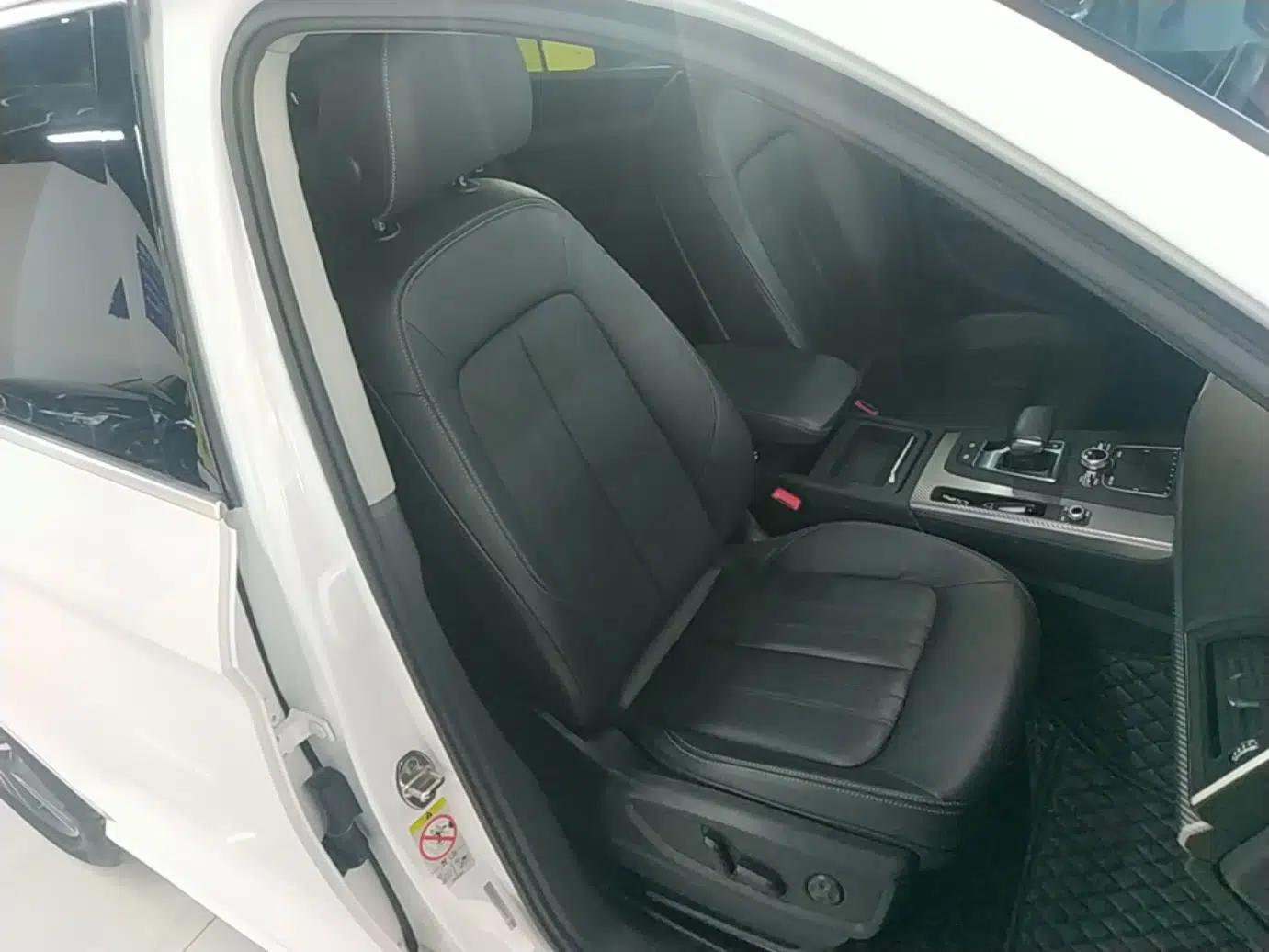 Audi Q5L 2020 45 TFSI Prestige Fashion Model — миниатюра 19