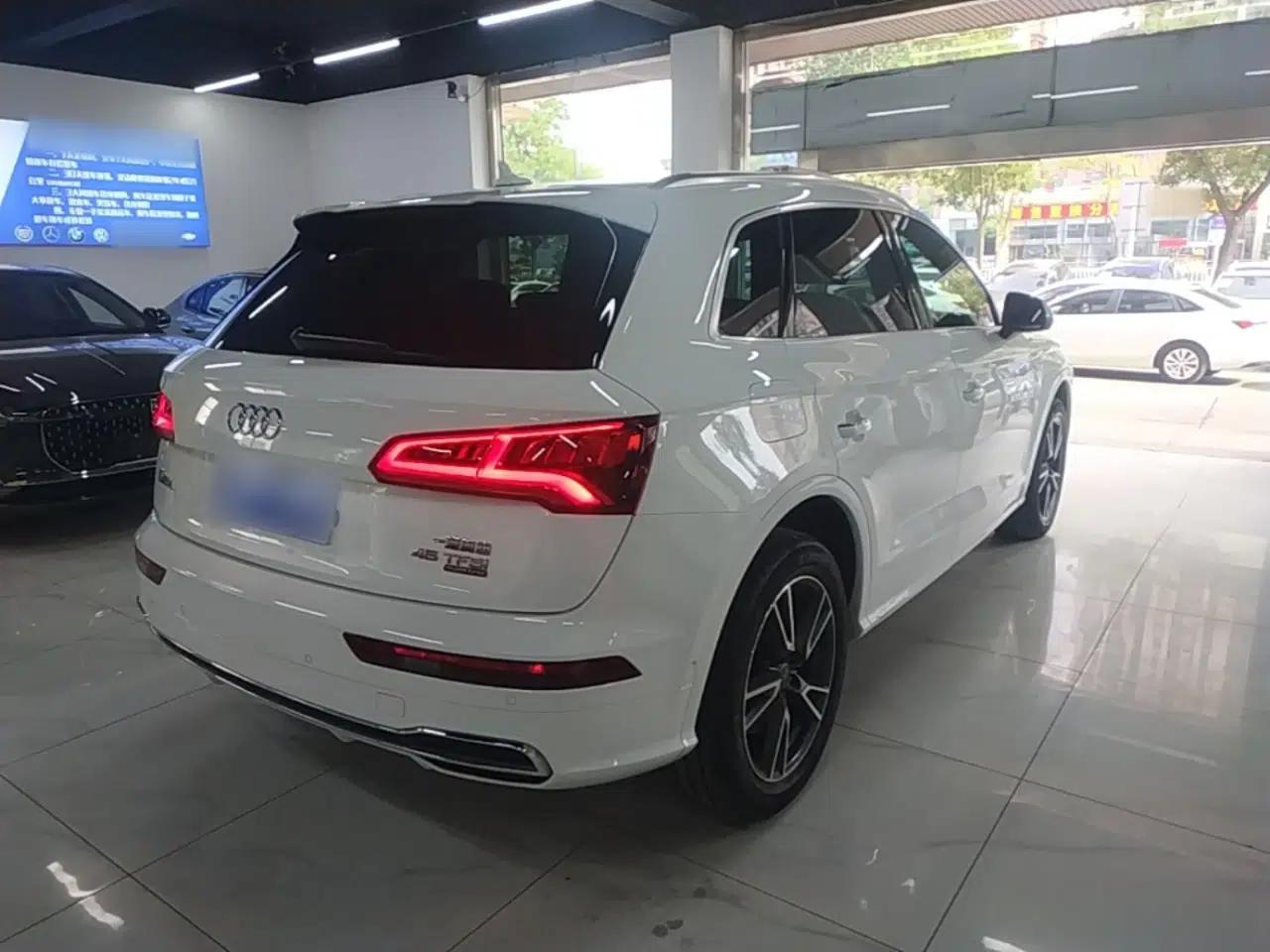 Audi Q5L 2020 45 TFSI Prestige Fashion Model — миниатюра 6