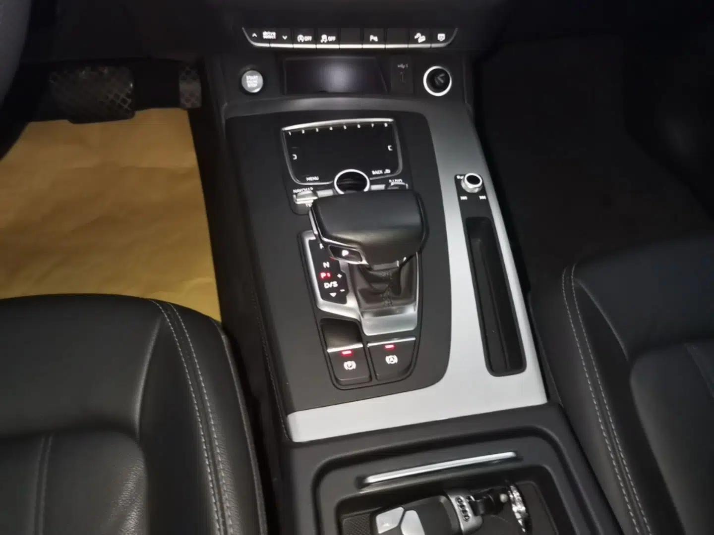 Audi Q5L 2020 Updated 40 TFSI Prestige Fashion Edition — миниатюра 16