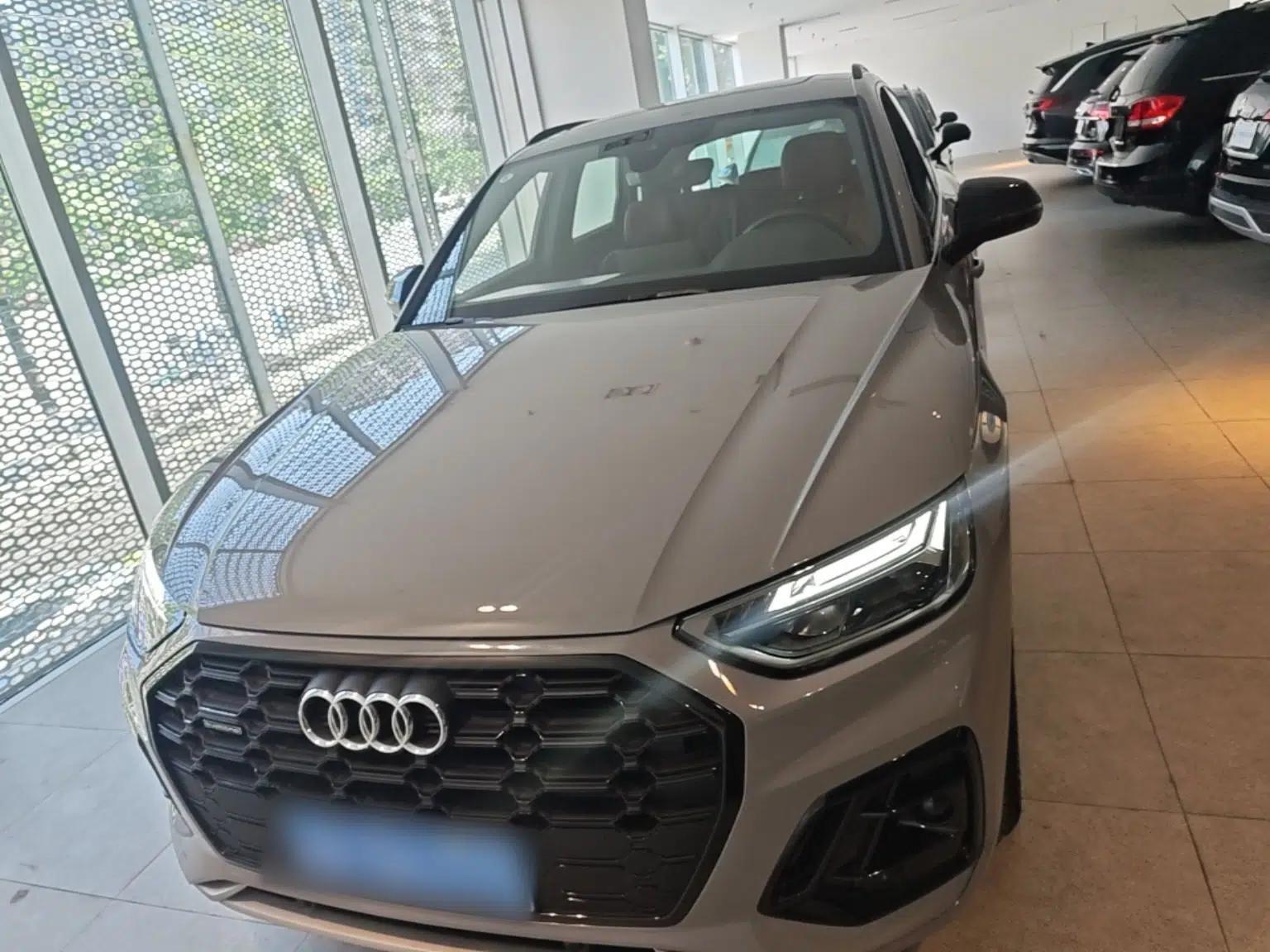 Audi Q5L 2025 40 TFSI Luxury Dynamic Edition — миниатюра 2