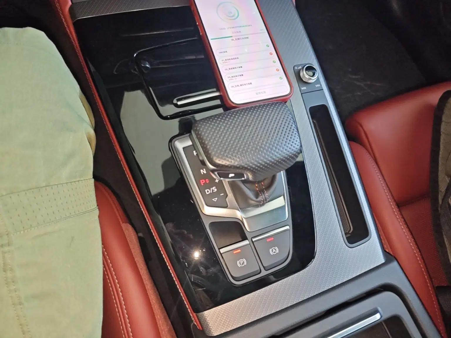Audi Q5L 2025 40 TFSI Luxury Dynamic Edition — миниатюра 16